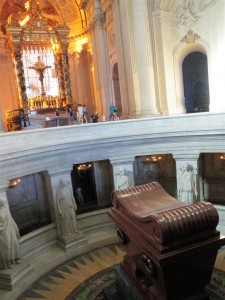 La tomba di Napoleone presso la cappella reale degli invalidi all’interno del complesso Hotel des Invalides